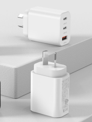 Roemi GAN3 30W 2C+1A adapter with retail packaging